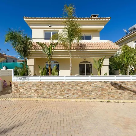 Ariel Villa